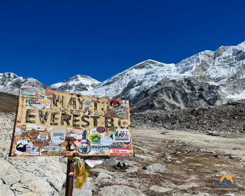 Sign Board Showing Trail To Everest Base Camp